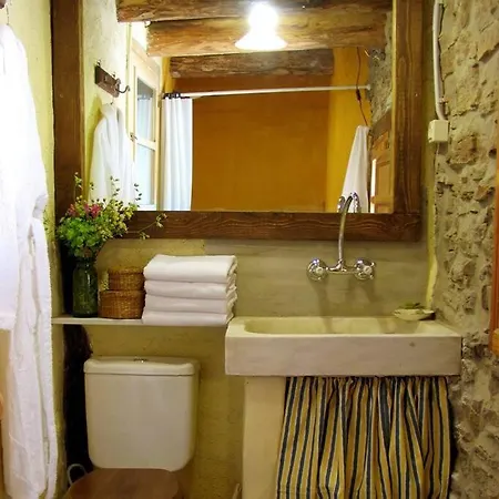 Chalet La Pegatera. Masia Envoltada De Bosc Ideal Per A Desconnectar